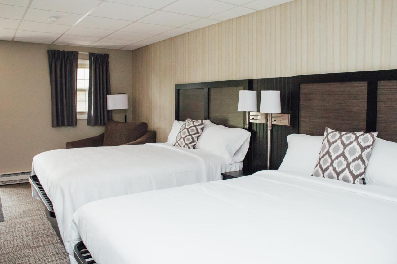 Country Squire Inn And Suites New Holland Exterior photo