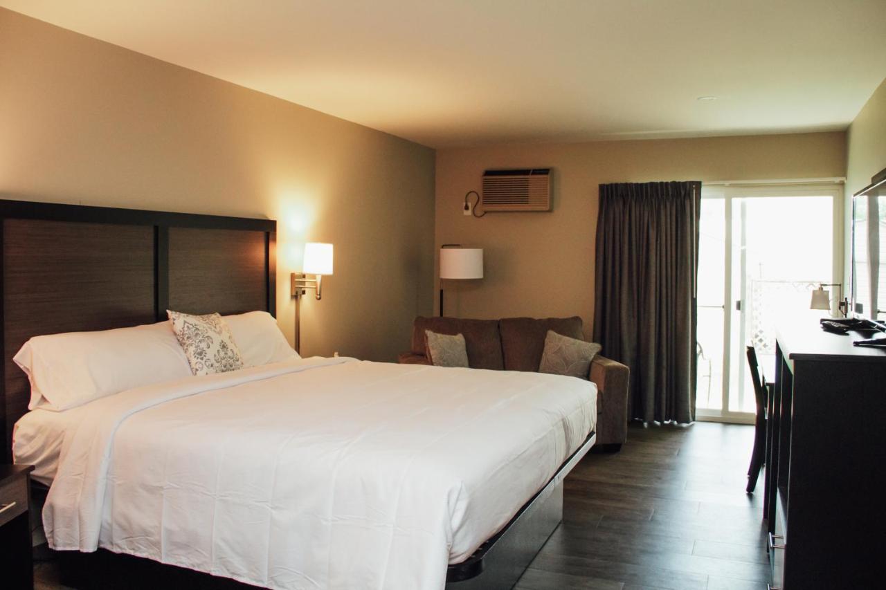 Country Squire Inn And Suites New Holland Exterior photo