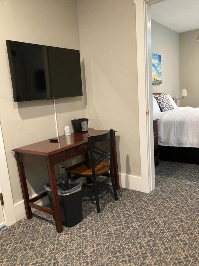 Country Squire Inn And Suites New Holland Exterior photo