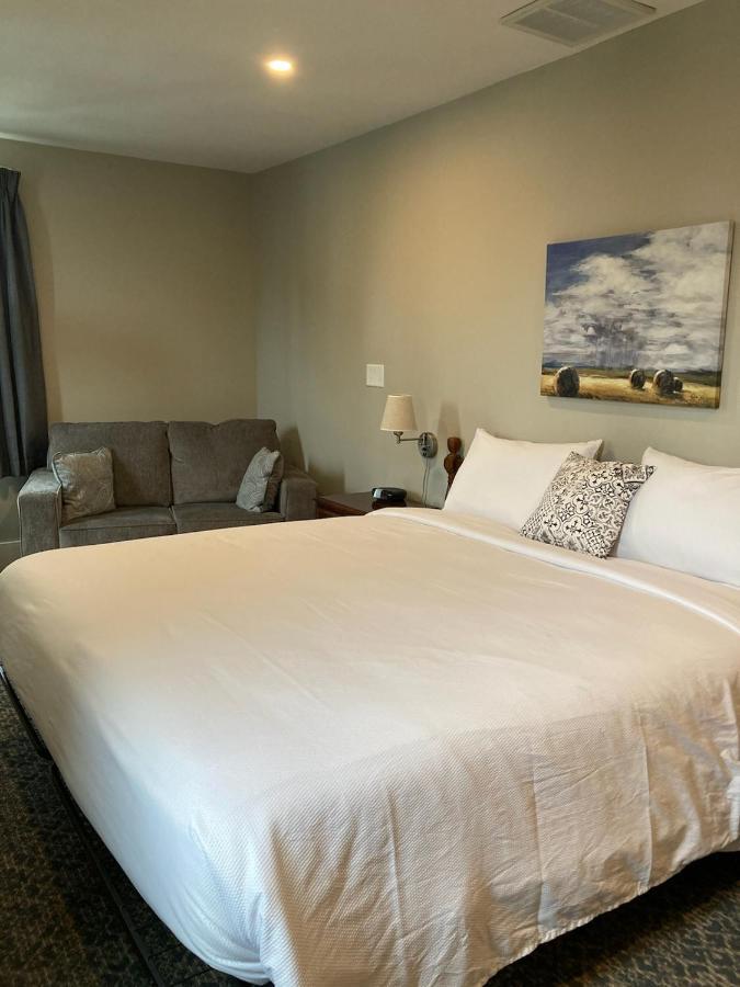 Country Squire Inn And Suites New Holland Exterior photo