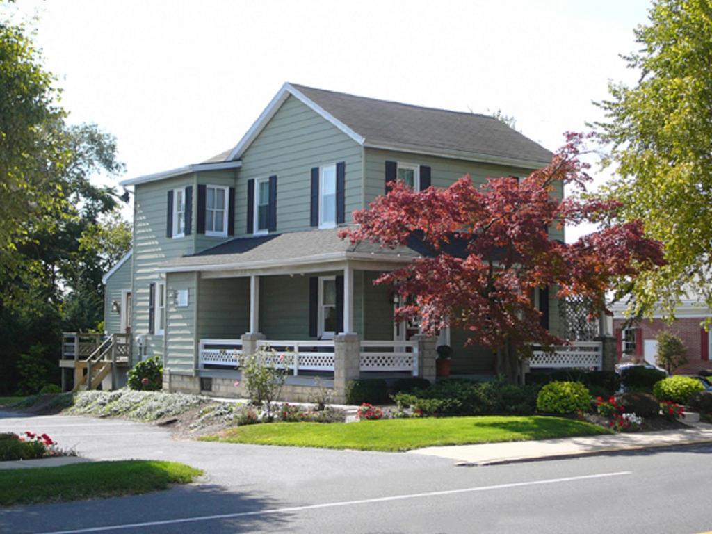 Country Squire Inn And Suites New Holland Exterior photo